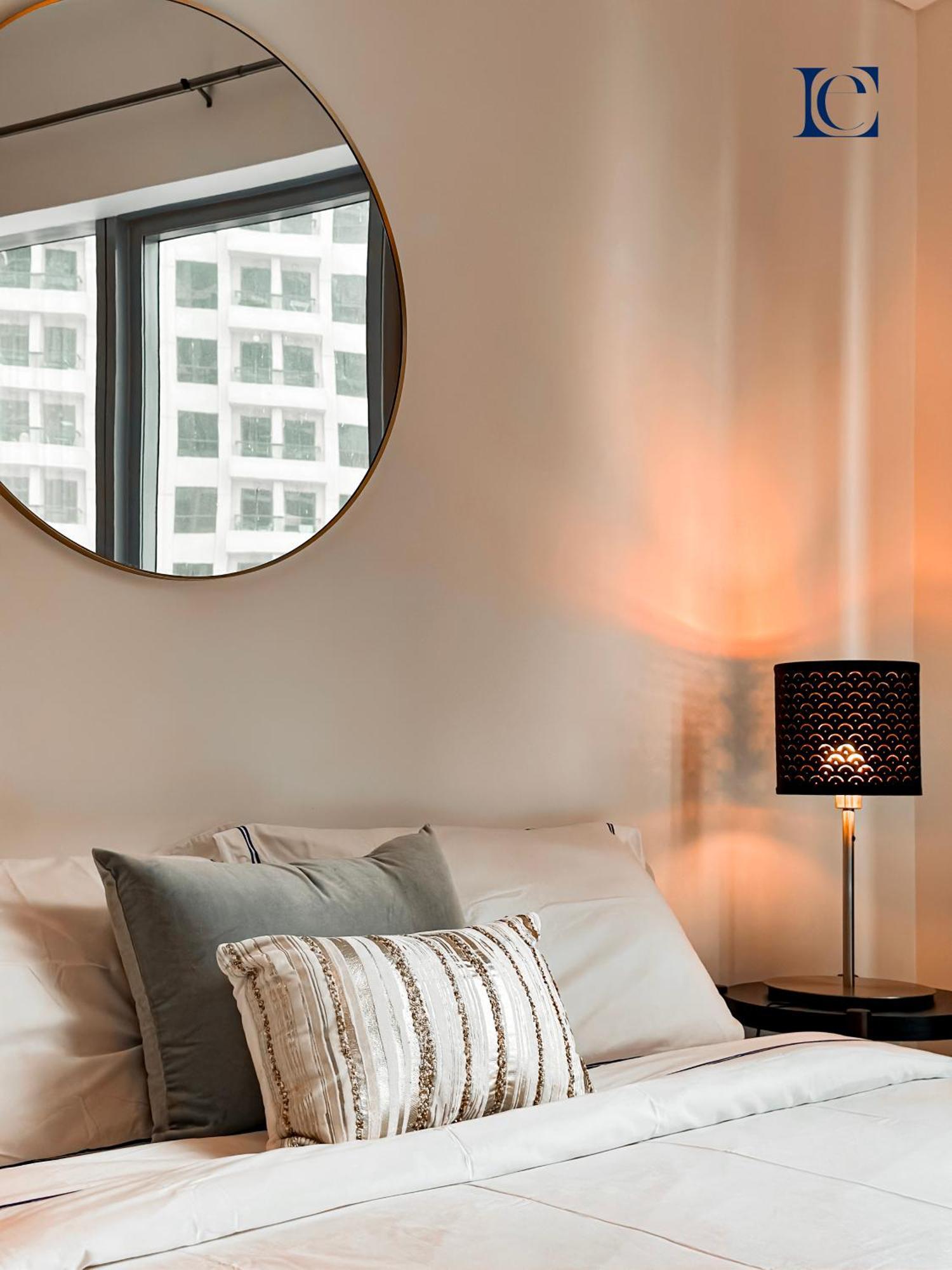 Luxury Escapes - Spacious With Balcony & Marina View - Bay Apartment Dubai