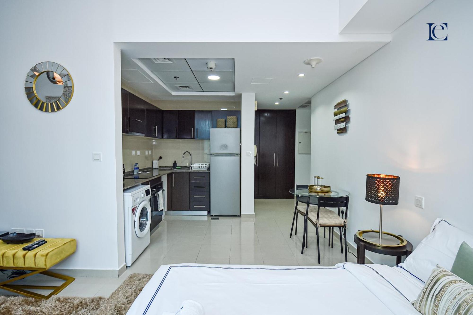 Luxury Escapes - Spacious With Balcony & Marina View - Bay Dubai