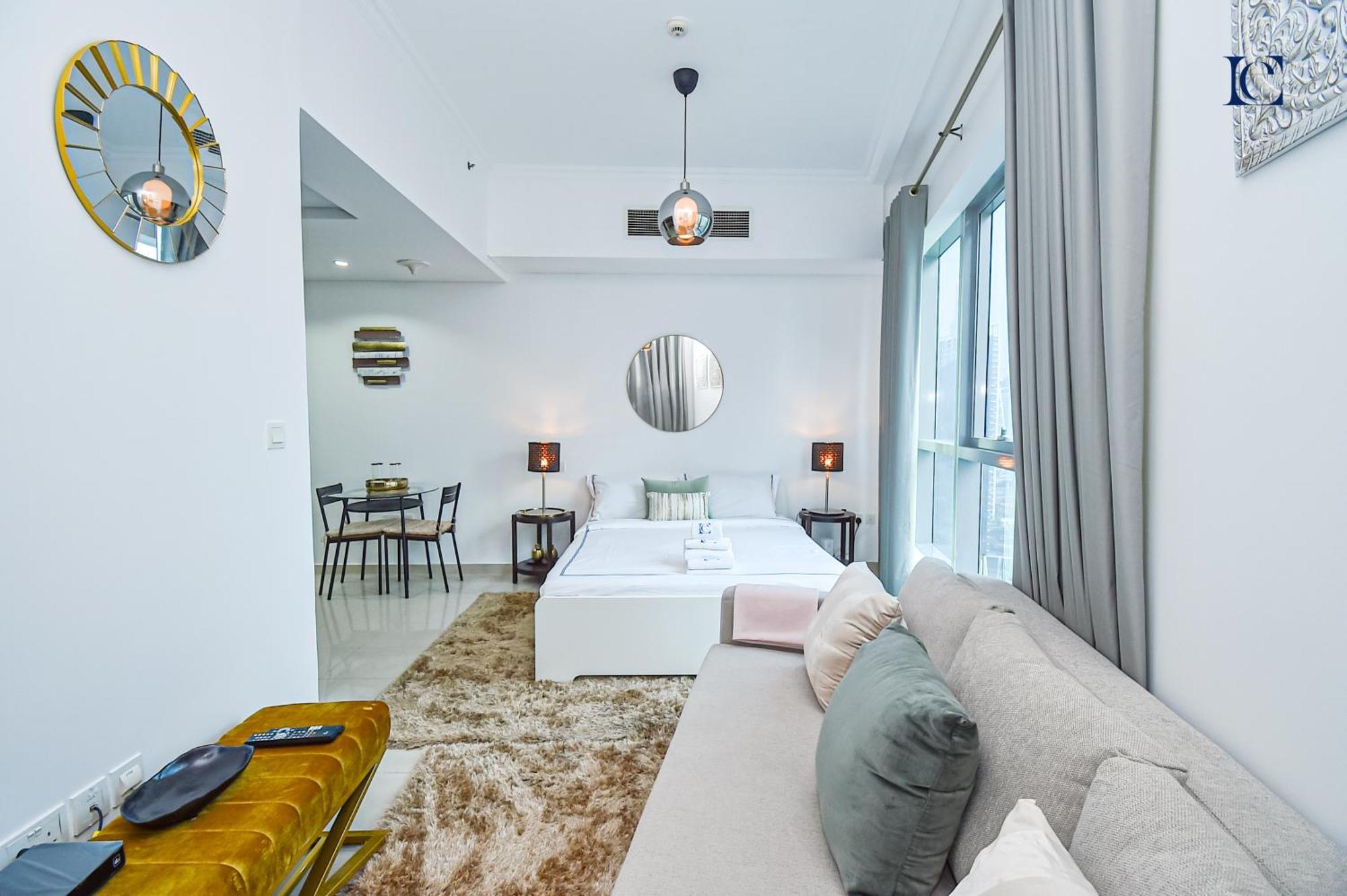 Luxury Escapes - Spacious With Balcony & Marina View - Bay Apartment Dubai
