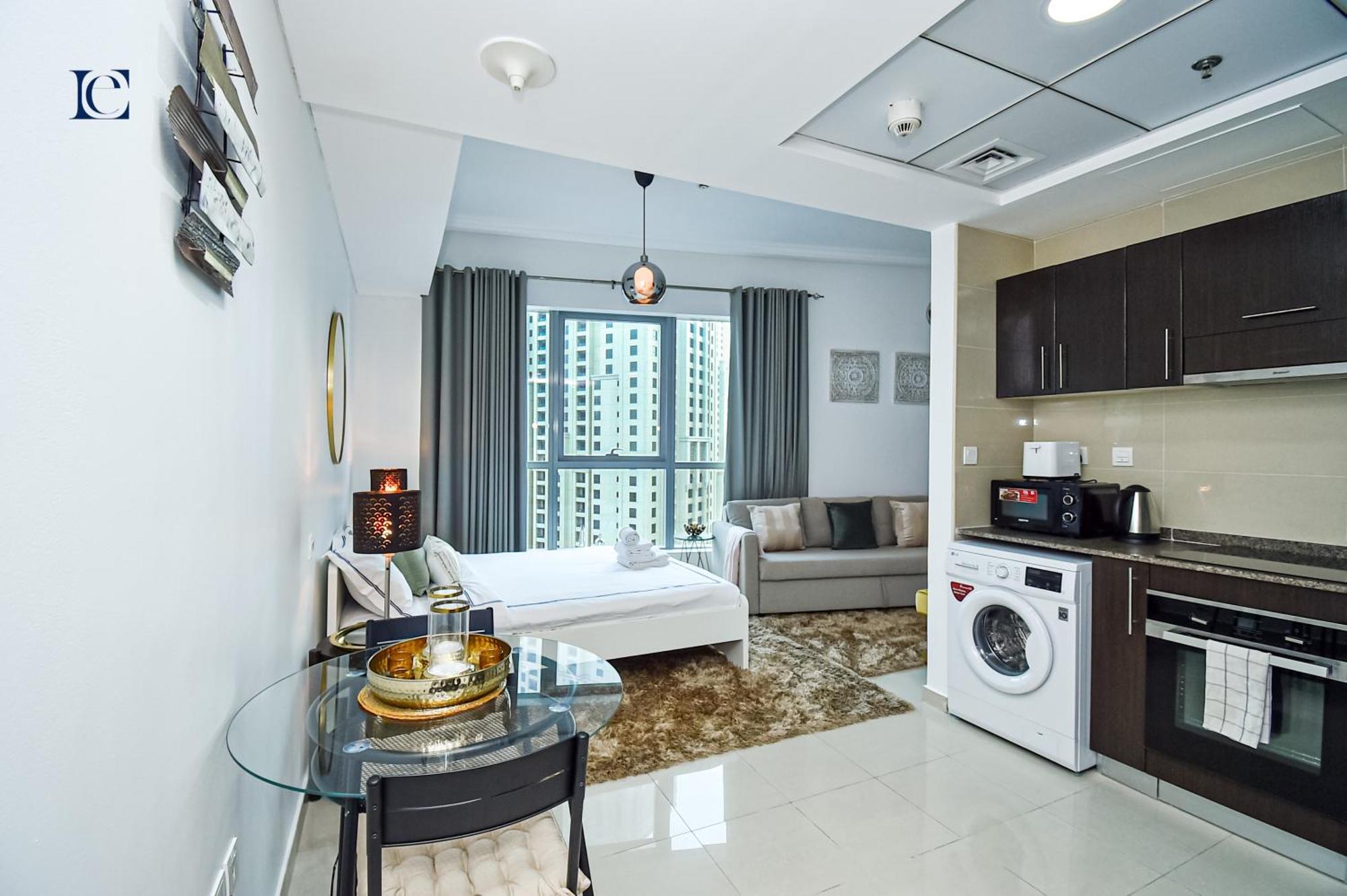 Luxury Escapes - Spacious With Balcony & Marina View - Bay Dubai