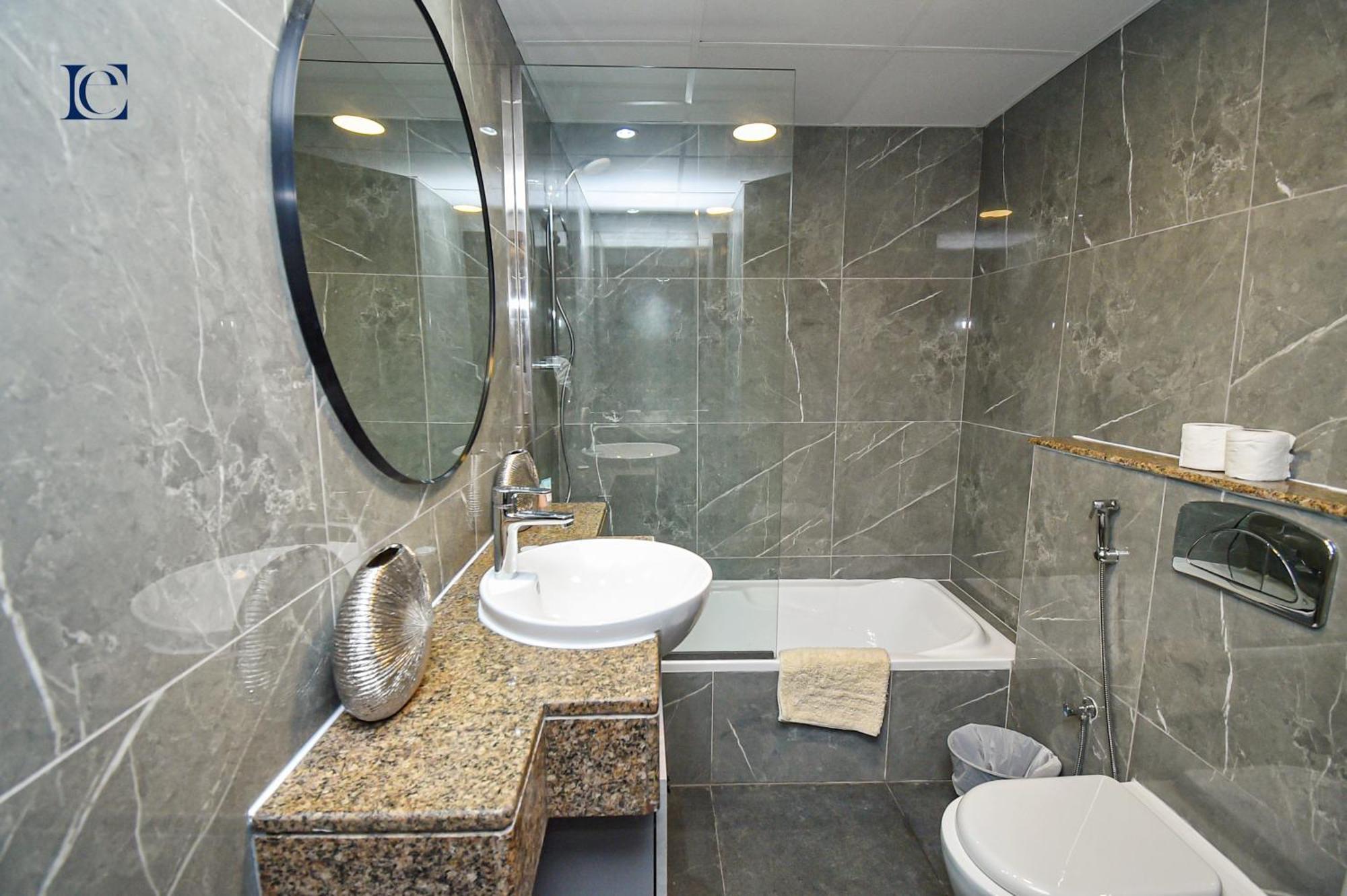 Luxury Escapes - Spacious With Balcony & Marina View - Bay Apartment *