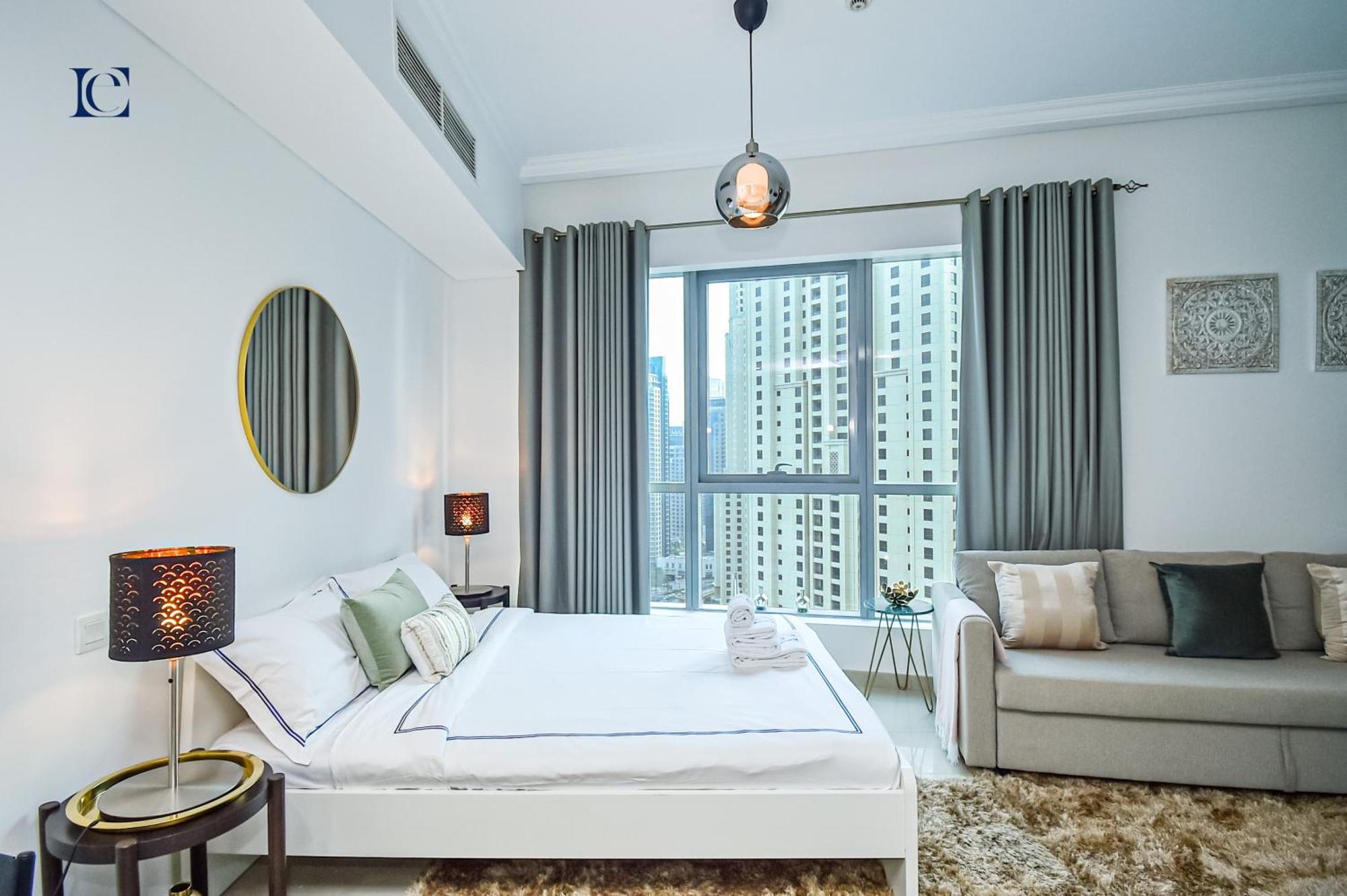 Luxury Escapes - Spacious With Balcony & Marina View - Bay